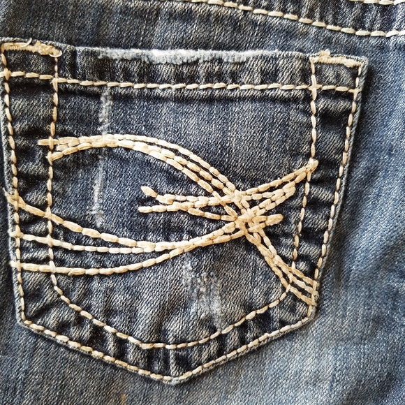 Silver Tuesday Distressed Blue Jean Capri Pants - Picture 8 of 13